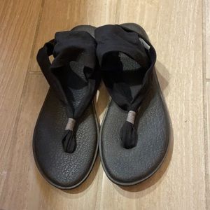 Sanuk Sandals size 10 black